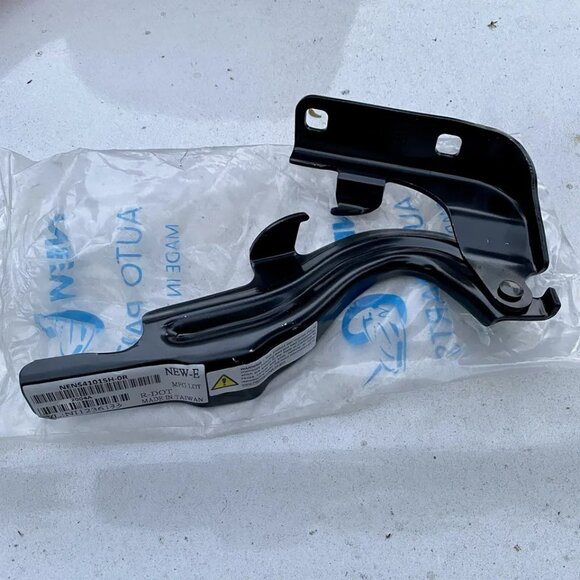 2007-13 NISSAN ALTIMA RIGHT SIDE HOOD HINGE — NEW - Picture 1 of 5